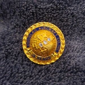 Vintage Douglas Aircraft 10K gold, 3 diamond service pin